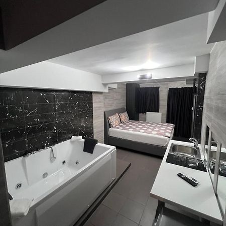 Jacuzzi Suites 2 Tesalonika Bagian luar foto